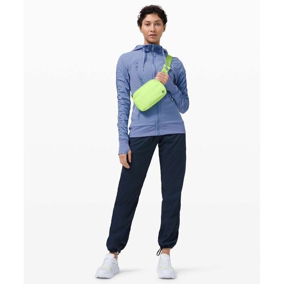 New Lululemon Everywhere Belt Bag 1L Fanny Pack Crossbody Adjustable Neo Mint - Picture 4 of 11